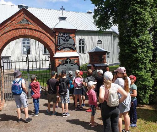 Vaikų dienos stovykla „Kūrybinių atradimų vasara“ Klovainiuose