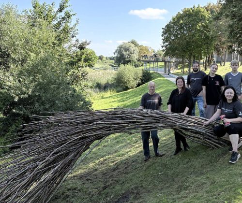 Pirmą kartą greta akmens skulptūrų į projektą įsilieja ir žemės menas