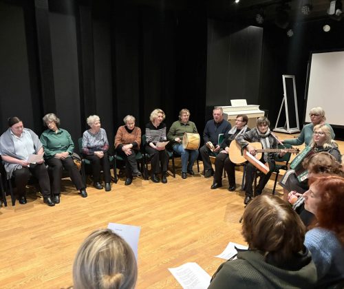 Pakruojo kultūros centre įvyko jaukus ir šiltas pasidainavimų vakaras